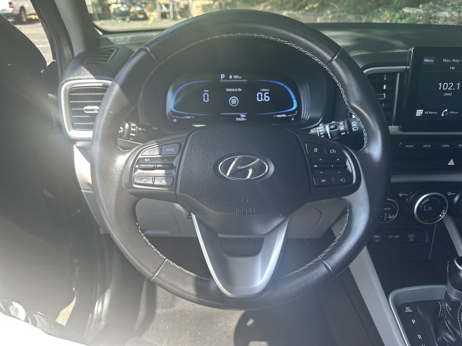 Used 2025 Hyundai Venue SEL FWD image 11