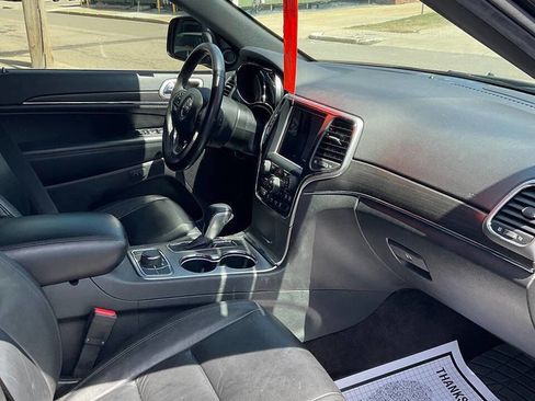 Used 2018 Jeep Grand Cherokee Limited AWD/4WD image 9