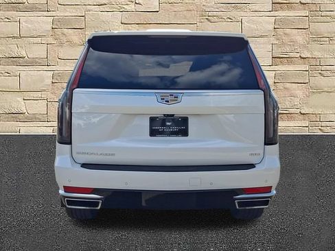 Used 2021 Cadillac Escalade Premium Luxury AWD/4WD image 3
