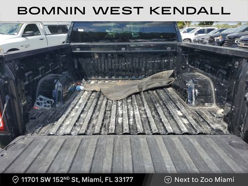 Used 2023 GMC Sierra 1500 SLE image 11