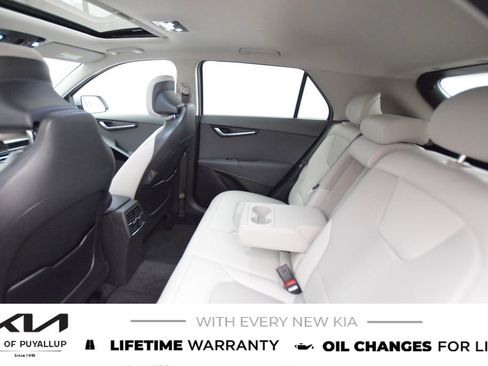 New 2025 Kia Niro EX Touring image 12