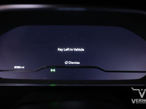 Used 2024 Chevrolet Suburban LT w/ Luxury Package image 9