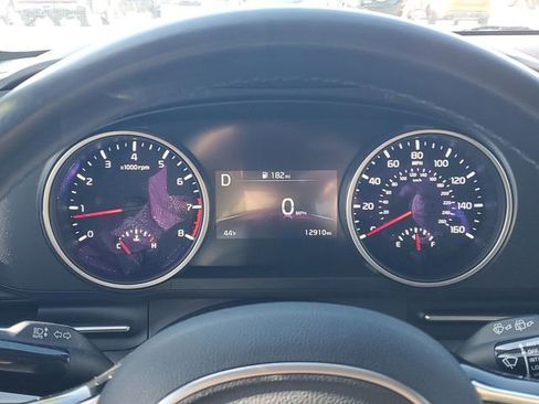 Used 2022 Kia Carnival LX image 30