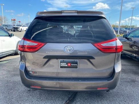 Used 2018 Toyota Sienna L w/ Protection Package image 5