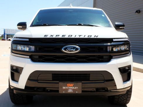 Used 2022 Ford Expedition Limited AWD/4WD image 4