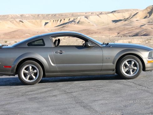 Used 2005 Ford Mustang GT Premium image 9