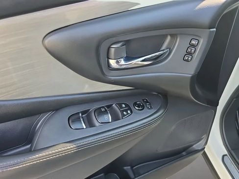 Used 2018 Nissan Murano Platinum FWD image 12