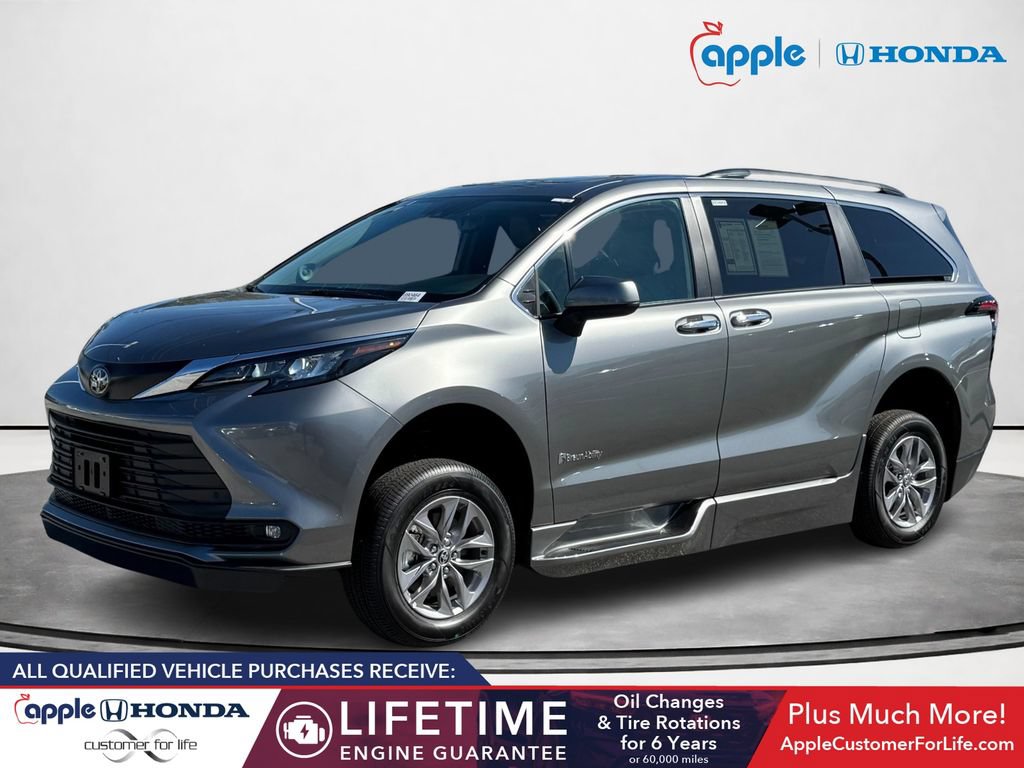Used 2026 Toyota Sienna XLE FWD image 5