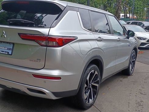 Used 2023 Mitsubishi Outlander SE AWD/4WD image 4