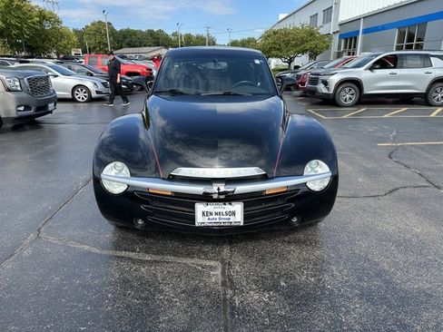 Used 2004 Chevrolet SSR w/ Preferred Equipment Group image 2