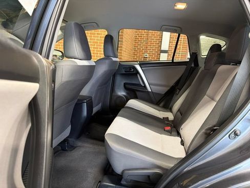 Used 2015 Toyota RAV4 LE FWD image 27