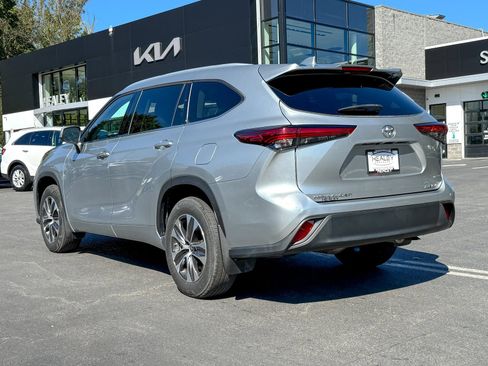 Used 2022 Toyota Highlander XLE image 5