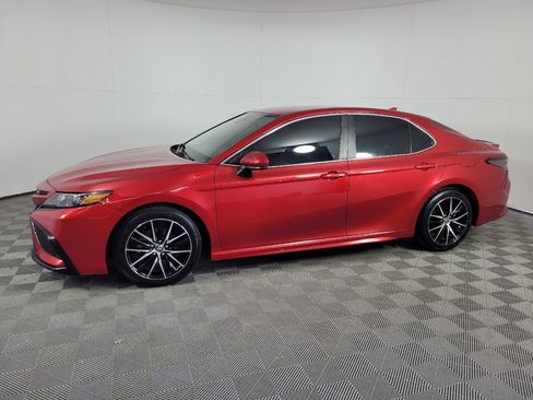 Used 2021 Toyota Camry SE FWD image 2