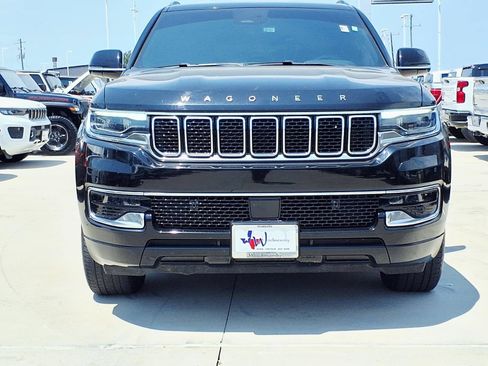 Used 2023 Jeep Wagoneer 4WD w/ Premium Group I image 3