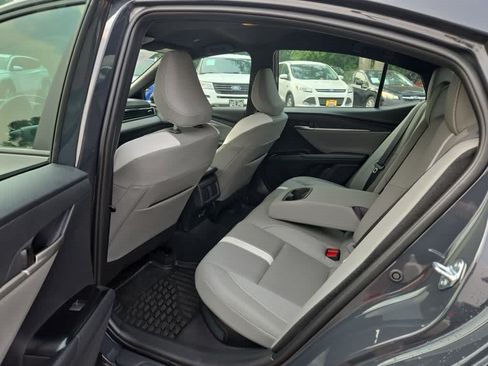 Used 2026 Toyota Camry SE w/ Convenience Package FWD image 9