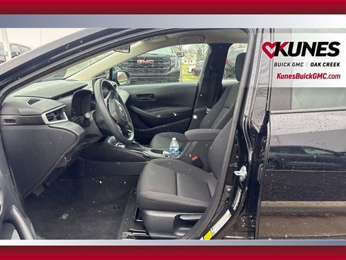 Used 2025 Toyota Corolla LE image 8