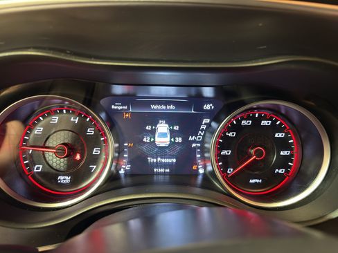 Used 2019 Dodge Charger SXT image 16