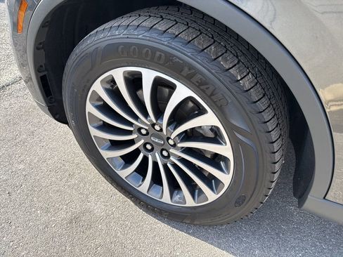 Used 2020 Lincoln Aviator Reserve w/ Equipment Group 201A image 12