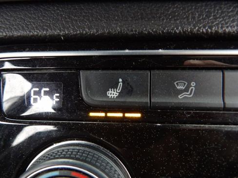 Used 2020 Volkswagen Atlas Cross Sport SEL image 15