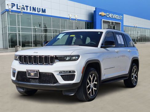 Used 2025 Jeep Grand Cherokee Limited RWD image 2