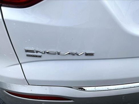 Used 2022 Buick Enclave Essence AWD/4WD image 6