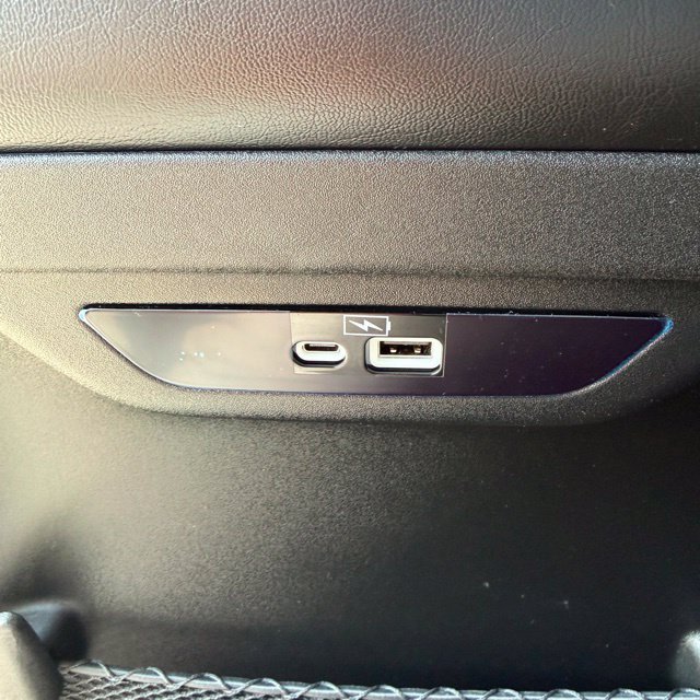 Used 2023 Chrysler Pacifica Touring-L AWD/4WD image 19