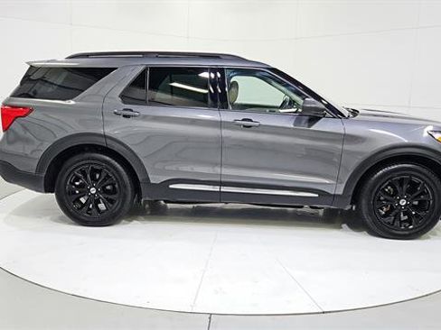 Used 2023 Ford Explorer XLT w/ Equipment Group 202A RWD image 9