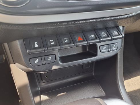 Used 2018 Chevrolet Colorado ZR2 w/ LPO, Gearon Bar Package AWD/4WD image 12