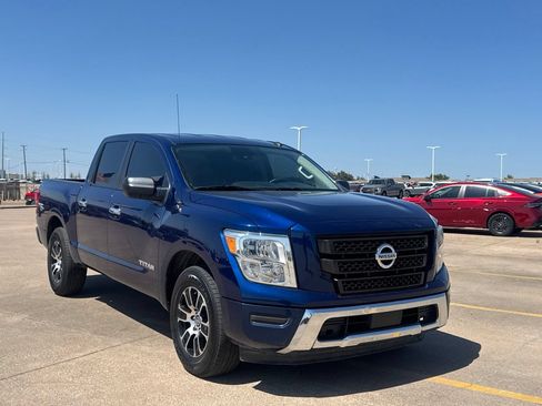 Used 2021 Nissan Titan SV RWD image 1