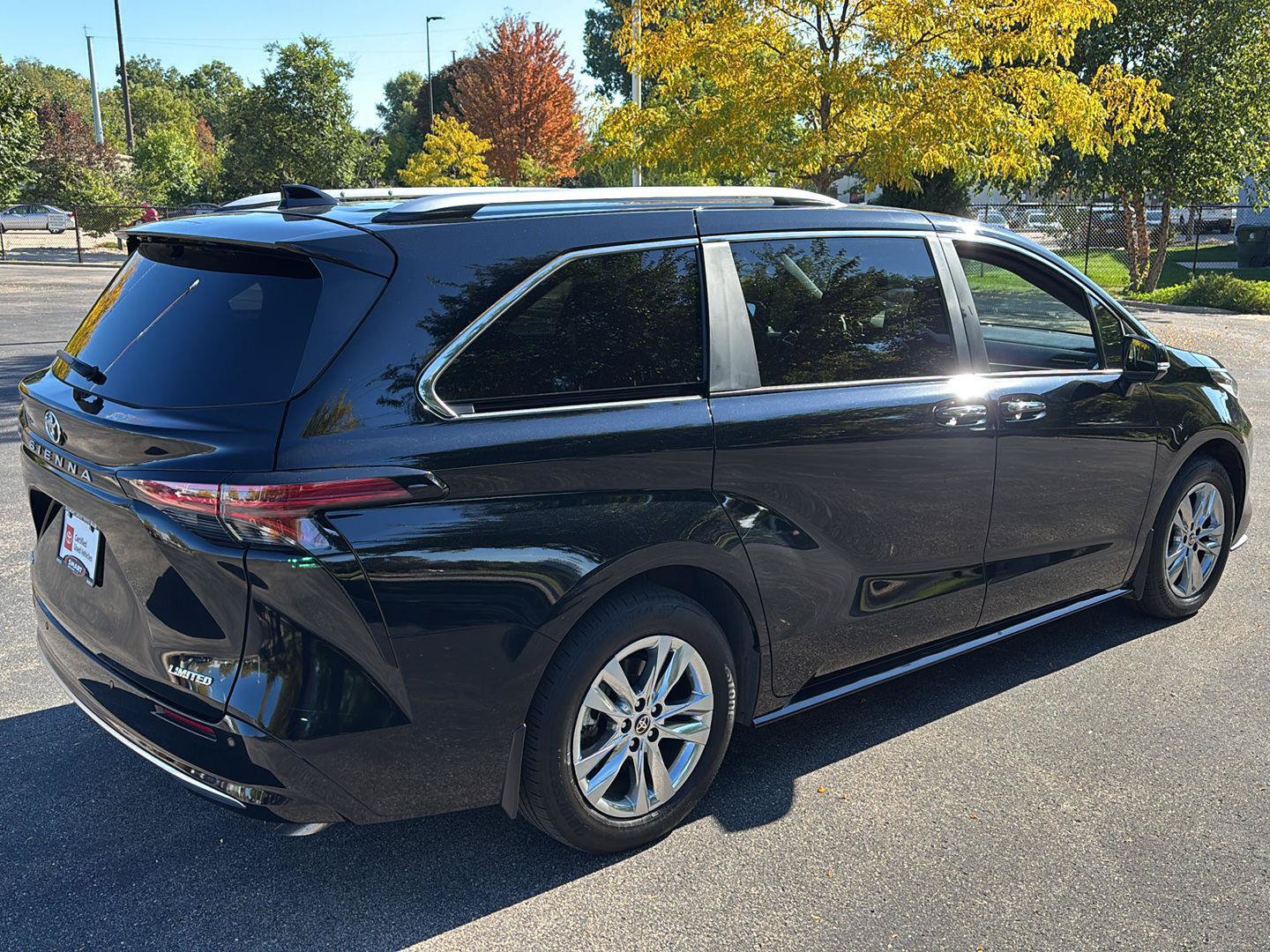 Used 2025 Toyota Sienna Limited AWD/4WD image 10