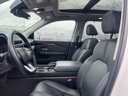 Used 2025 Honda Pilot Touring image 9