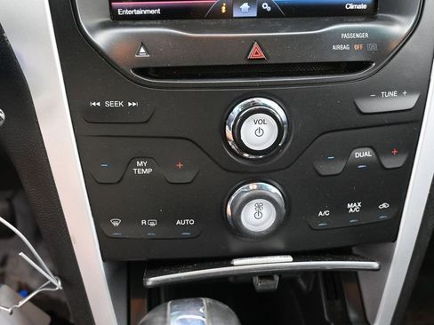 Used 2014 Ford Explorer XLT w/ Equipment Group 202A image 26