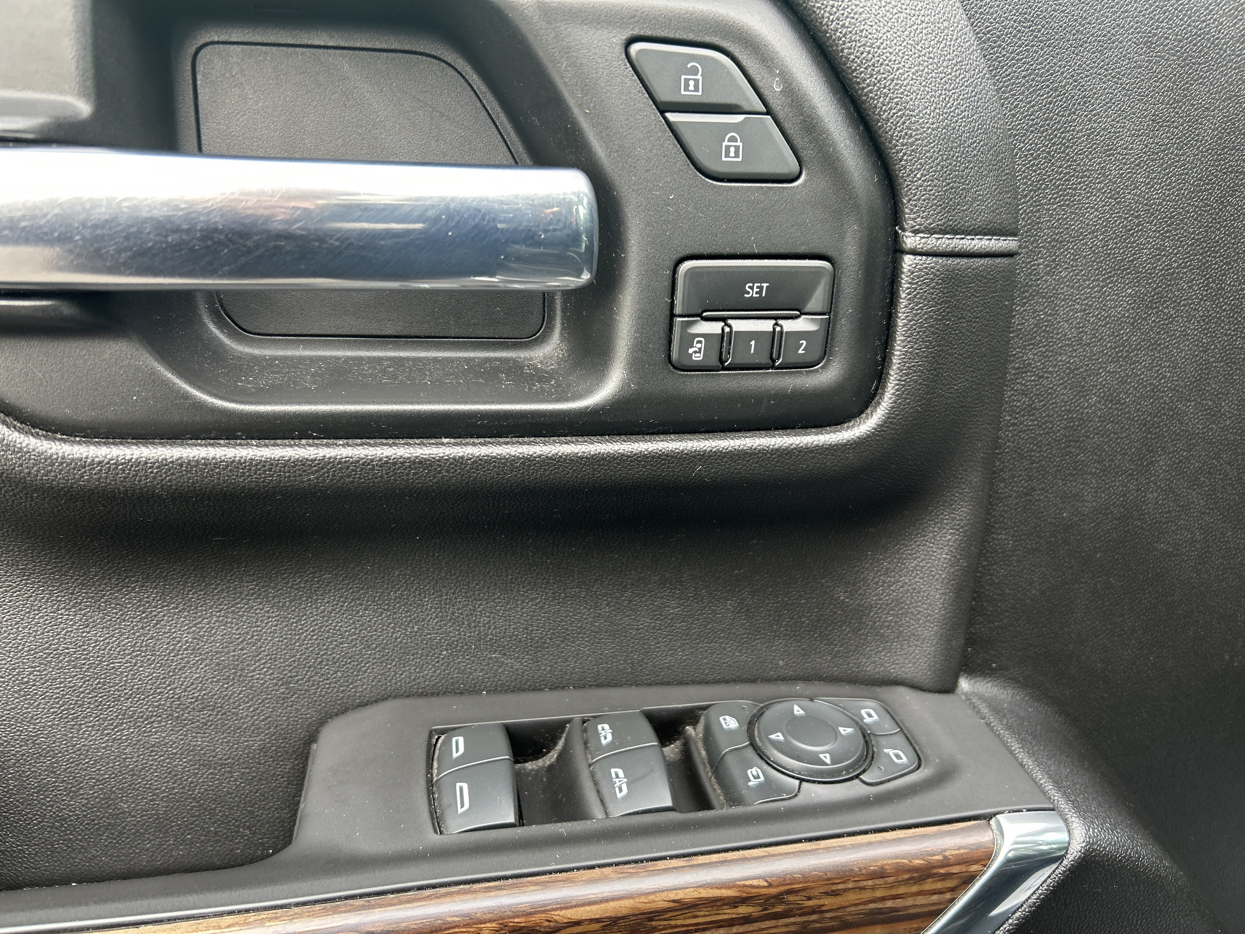 Used 2020 Chevrolet Silverado 1500 High Country w/ Technology Package AWD/4WD image 10
