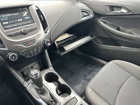Used 2017 Chevrolet Cruze LT image 33