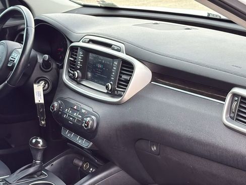 Used 2018 Kia Sorento LX image 31