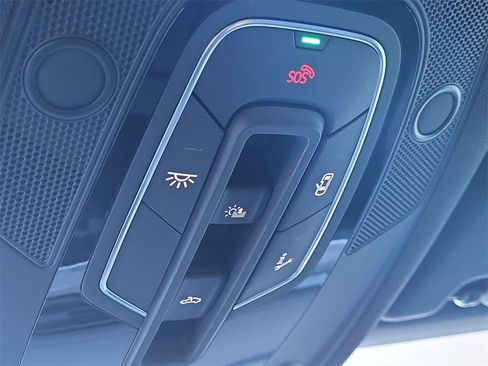 Used 2022 Audi e-tron Premium w/ Convenience Plus Package image 29