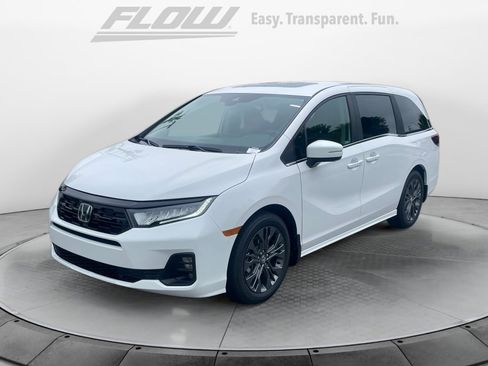 New 2026 Honda Odyssey Touring image 3