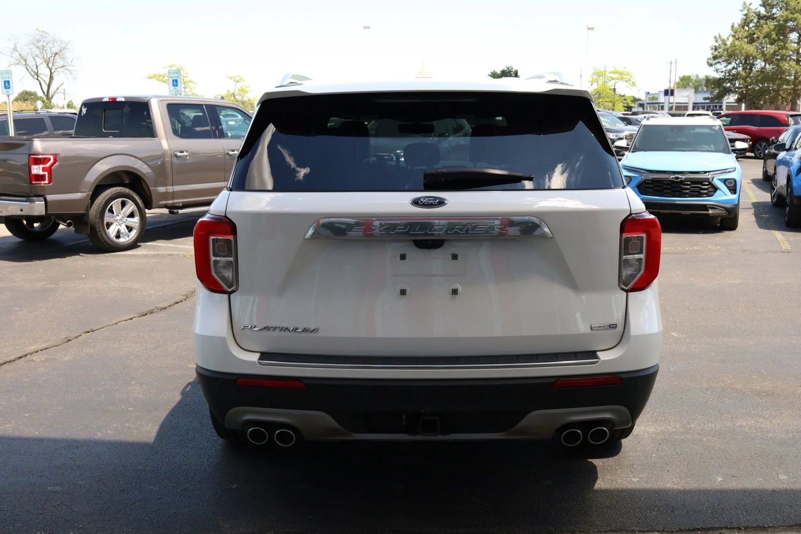 Used 2020 Ford Explorer Platinum w/ Premium Technology Package AWD/4WD image 6