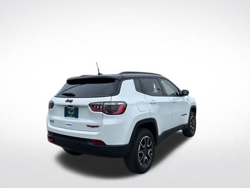 Used 2025 Jeep Compass Trailhawk AWD/4WD image 12
