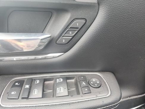 Used 2023 RAM 1500 Laramie AWD/4WD image 11