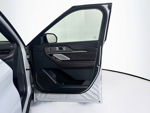 Used 2025 Ford Explorer Platinum w/ LUX Leather Package image 35