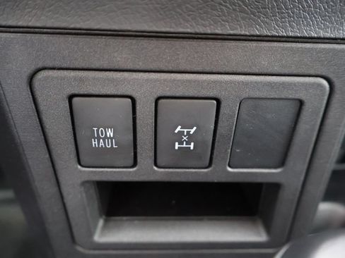 Used 2019 Toyota Sequoia SR5 AWD/4WD image 35