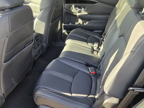 Used 2023 Honda Pilot Touring image 10