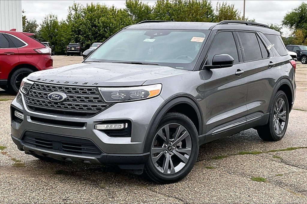 Certified 2023 Ford Explorer XLT w/ Equipment Group 202A AWD/4WD image 2