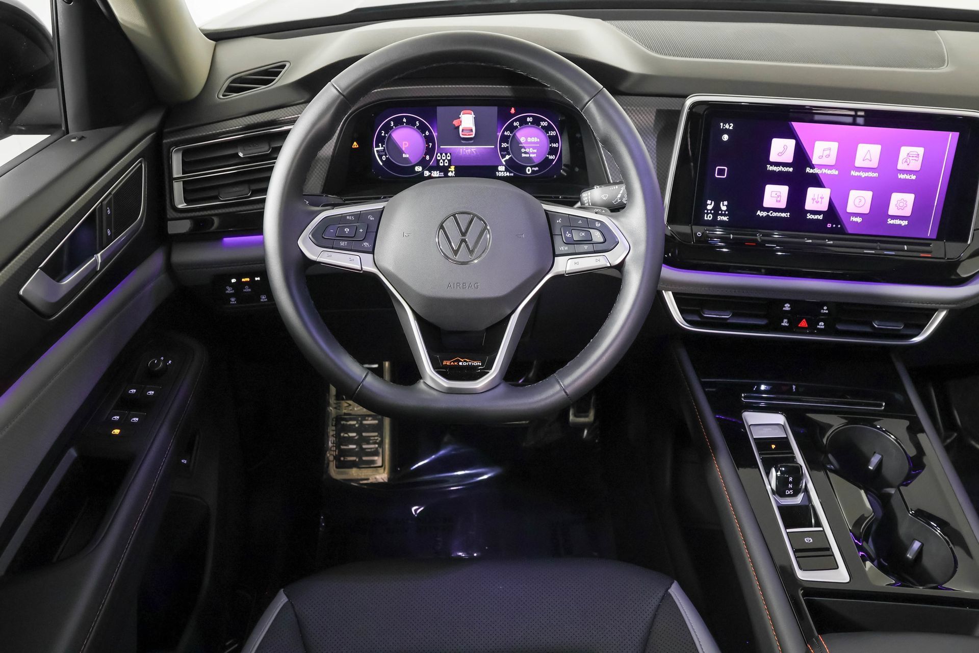 Used 2025 Volkswagen Atlas Peak Edition SE AWD/4WD image 39
