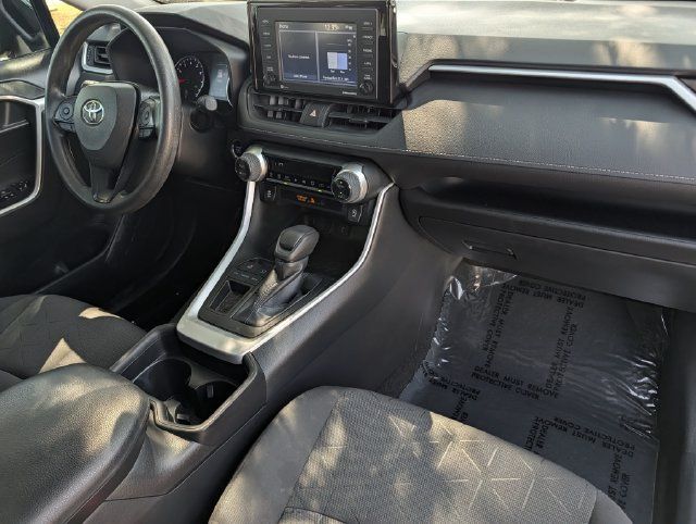 Used 2021 Toyota RAV4 XLE FWD image 32