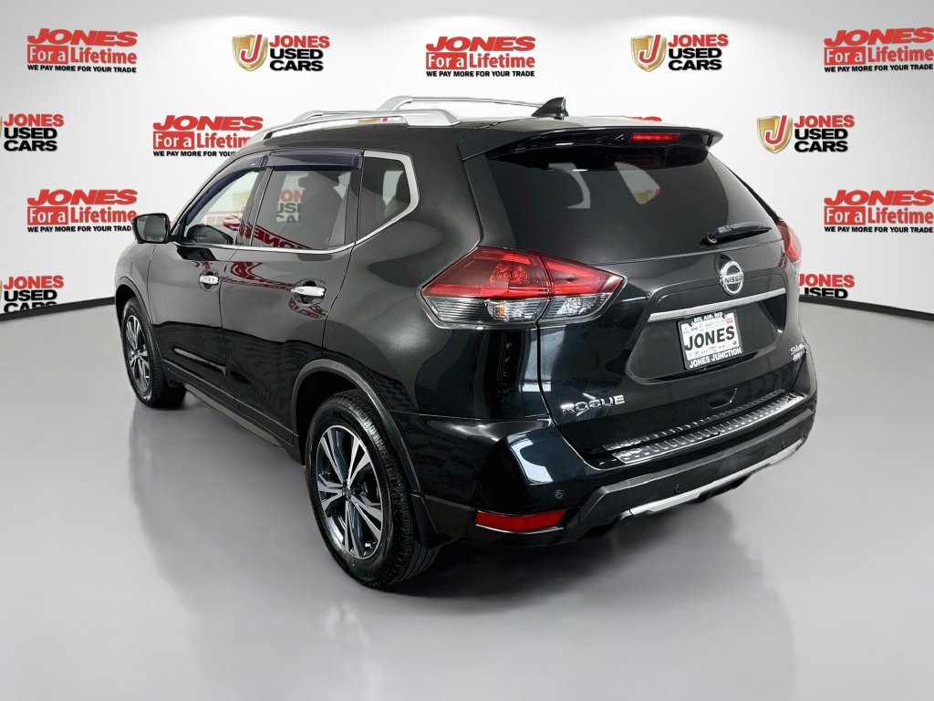 Used 2020 Nissan Rogue SV w/ Sun & Sound Touring Package AWD/4WD image 2