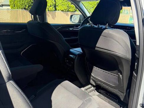 Used 2022 Jeep Grand Cherokee L Laredo w/ Luxury Tech Group I image 21