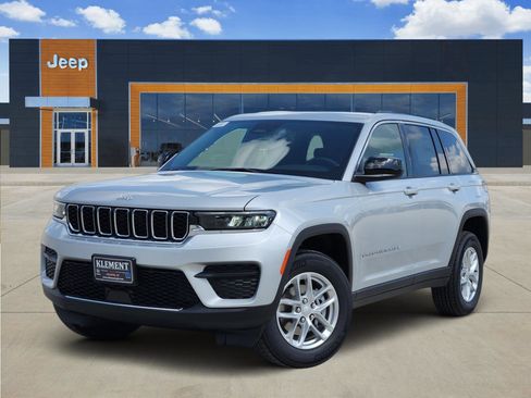 New 2026 Jeep Grand Cherokee Laredo AWD/4WD image 1