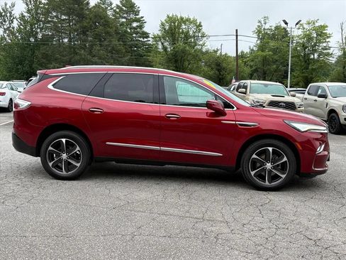 Used 2022 Buick Enclave Essence w/ Sport Touring Edition AWD/4WD image 3